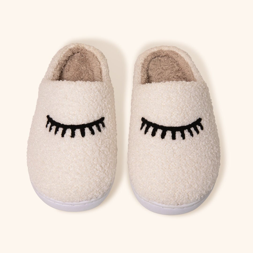 Pantufas de pelúcia aconchegantes com design de pestanas